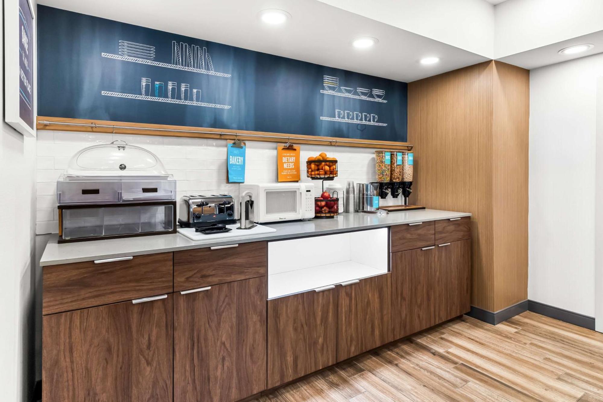 Hotel Hampton By Hilton South